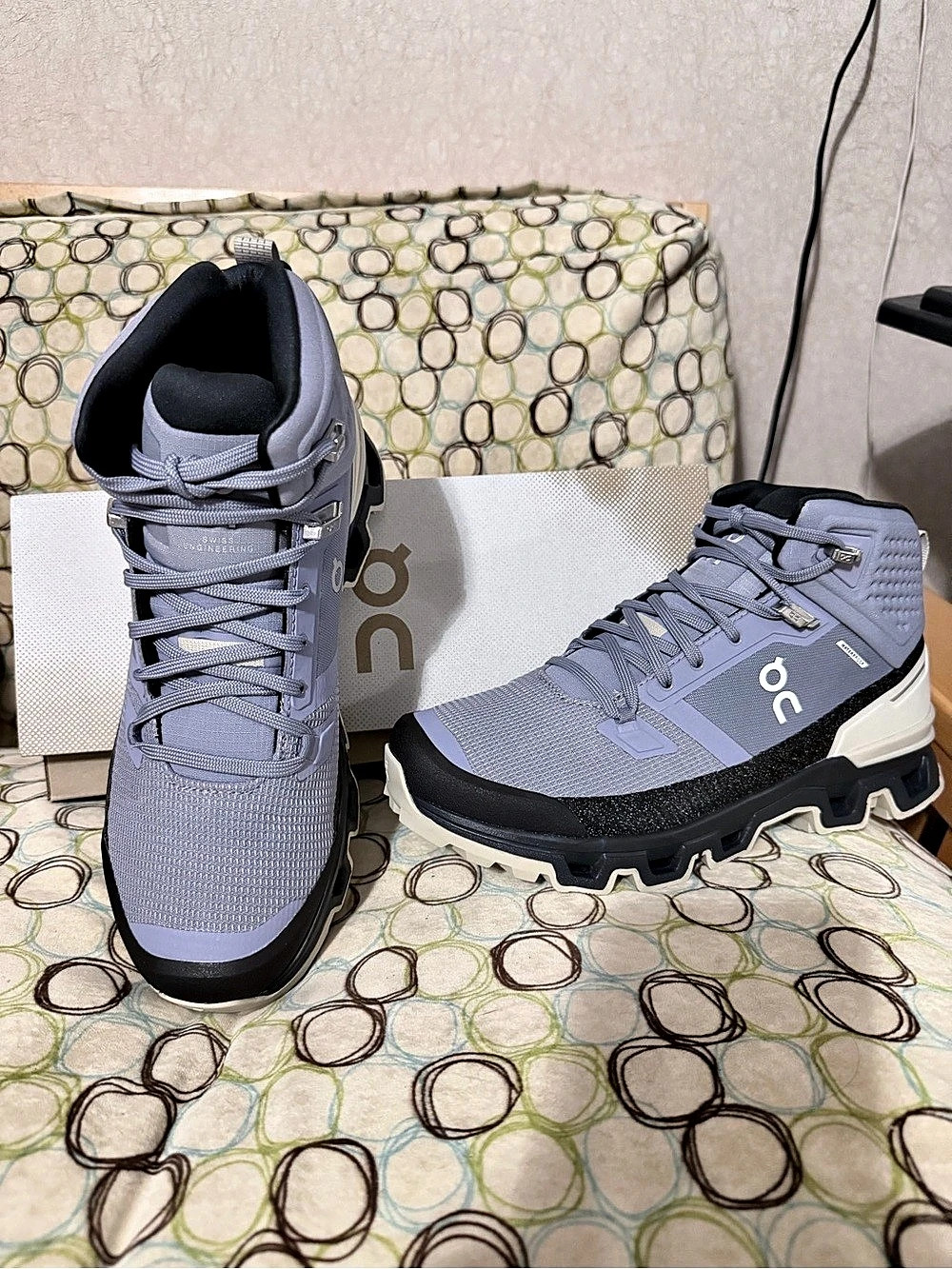 On Cloudrock 2 Waterproof Hiking Shoes US 9 New